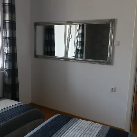 Silver House 瓦爾納