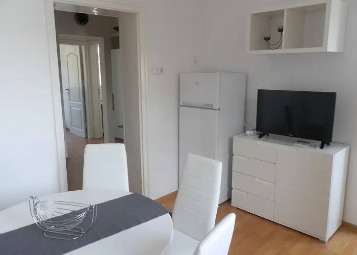 Apartment Silver House Warna