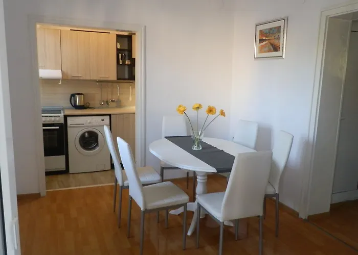 Apartment Silver House Warna