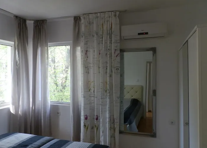 Apartment Silver House Warna